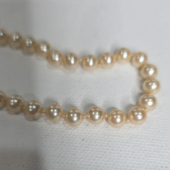 Marvella necklace.Marvella Vintage Cream Faux Pearl Single Strand Necklace 24" - Picture 6 of 6